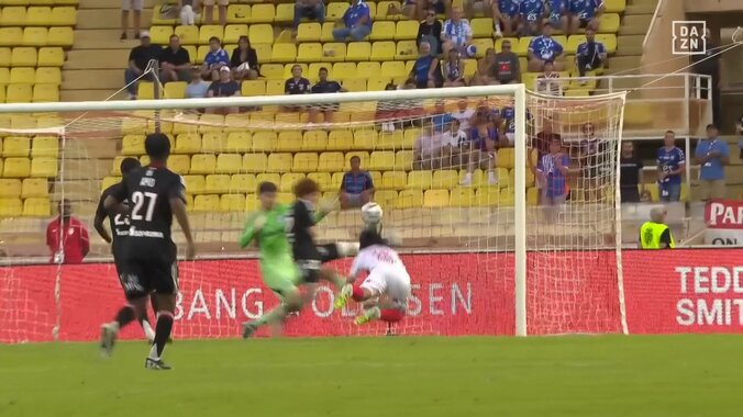 嘘だろ？南野拓実が魂のダイビングヘッドで決勝ゴール！「最高なんだが」途中出場から10分で奪った殊勲の一撃にファン大興奮 5枚目