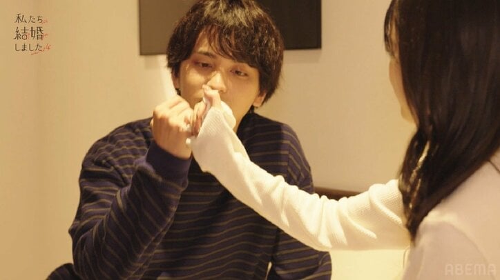 瀬戸利樹、妻・紺野彩夏と結婚初夜にベッドで指切り…照れる2人に川島海荷「この余韻がかわいい」『私たち結婚しました4』第1話