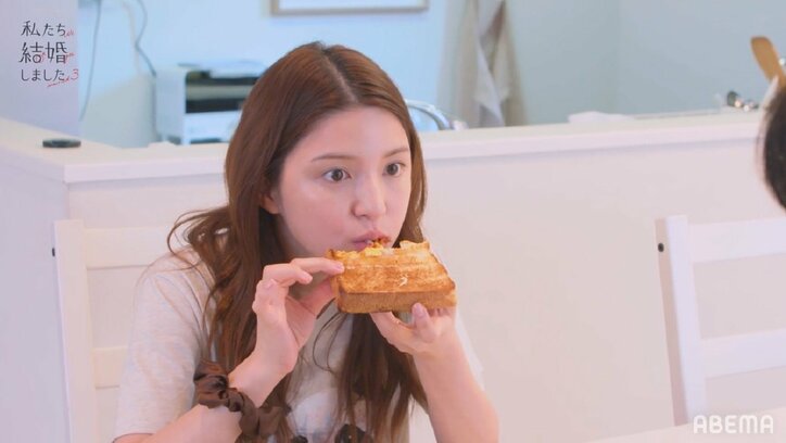 川島海荷、ほぼすっぴんで朝食作り！オシャレな朝食に夫・中田圭祐大喜び「元気になる！」『私たち結婚しました3』第2話