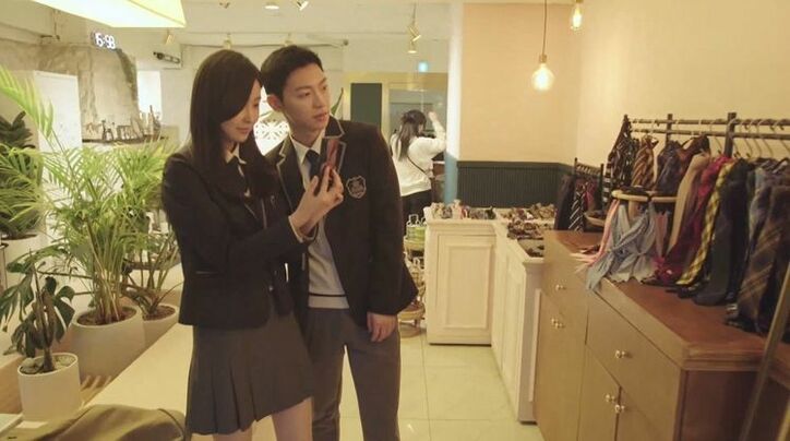 一番人気の美女から制服デートのお誘い！クール男子、最初は照れるも可愛すぎて完全に虜に…