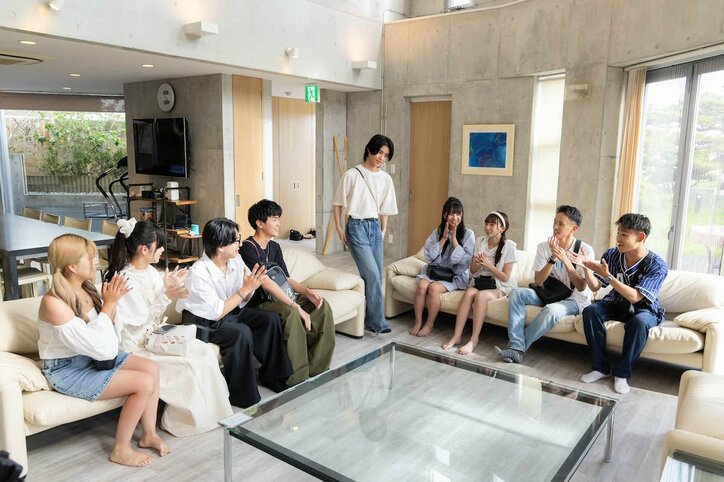 秋元真夏似の女子高生ら、目黒蓮風へア男子の登場に大興奮「髪型がガチタイプ。襟足あるー！」