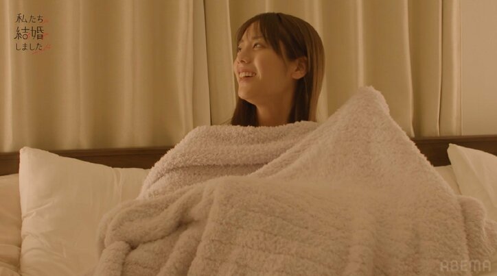 貴島明日香「一緒に寝よ」15歳年上夫に抱きしめられながら…幸せな表情で就寝『私たち結婚しました4』第6話