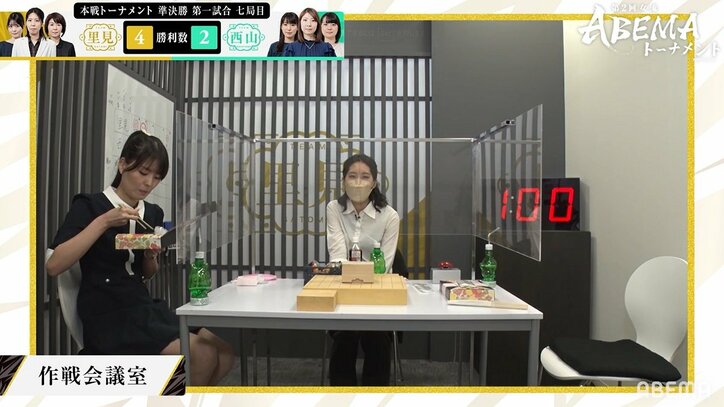 やっぱりあった“もぐもぐタイム”里見咲紀女流初段、大口で弁当ぱくり 清水市代女流七段はこっそりもぐもぐ？／将棋・女流ABEMAトーナメント