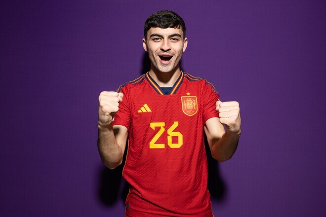 かわいい新作 値下不可】スペイン代表 カタールW杯 ブスケッツ ユニフォーム ウェア