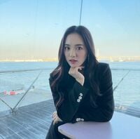 「美人度増し増し」「絵になる」NiziUリオの凛々しいブラックコーデにファン悶絶