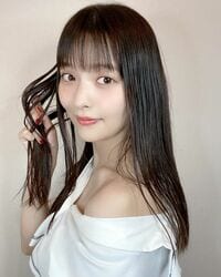 声優・上坂すみれ、魅惑の艶髪＆鎖骨ショットに絶賛の声「素敵すぎ」「素晴らしい透明感」