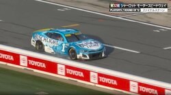 ピットレーンで「速すぎた！」 痛恨の“スピード違反”に感情剥き出し…ドライバーがステアリングを何度も叩き「怒ってる」