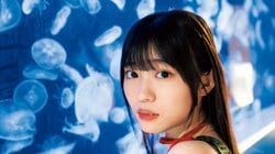 僕が見たかった青空・金澤亜美、ニット姿にシックな衣装で魅せる 『ヤンジャン』ソログラビア