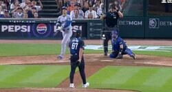 アイツ、大丈夫か？ 大谷翔平が打った瞬間に“異変”が起きた…！？ フラフラ歩き出す… 相手投手の様子がおかしくなる「マウンド降り始めてるｗ」「秒で諦めた」