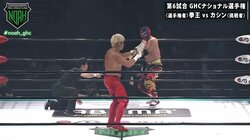 極めたはずが…“スポッ” シューズ脱ぎ捨て足関を回避 老獪な技の数々に「いちいち面白い」「まるでコント」視聴者騒然