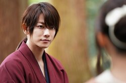 佐藤健と眠れるクッションも！『るろうに剣心』数量限定グッズ付き前売り券が発売決定