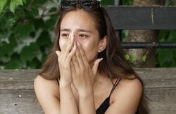 30歳モデル美女、プロポーズから1年以上経つも進展ゼロ…彼氏から日々愛情が失われ号泣「毎日しんどい」「このままでは無理」