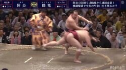 6度目Vへ鶴竜が横綱相撲　阿炎の突っ張り・のど輪に引かず　優勝争い首位併走