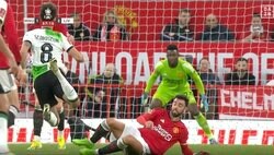 批判殺到！「退場させろ」「笑ってんじゃねえ！」 超危険な逆ギレ“殺人タックル”が炸裂した瞬間　シュートを放った右足を足裏でガッツリ叩き潰す問題プレー