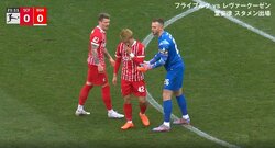 「早急に替える必要がある」日本代表・堂安律 前半25分に自らの要求で途中交代 接触プレーもなく歩いてピッチから退場