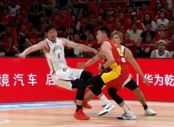 「笛が中国寄り…な気がする…」日本代表SGが吹っ飛ぶ→不可解判定にファン不満「微動だにしてないのに？」「完全オフェンスファウル」【バスケW杯予選】