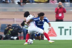 元クロップ・リヴァプールの真骨頂！ 南野拓実が“超強靭プレス”でボール奪取成功！ 鬼フィジカルで決定機を演出した一部始終