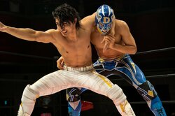 覆面D（関口メンディー）&ハオウ（武知海青）がついに直接対決！「背負いながら生きている僕らは前に進まなければ」同じ傷を負った二人の戦いの結末は？『覆面D』最終話