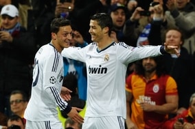 エジル、元同僚のC・ロナウドを擁護「誰もがもっと敬意を示すべき」