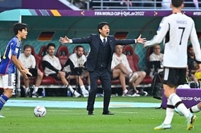 「ハマっていない時は頑張っても意味がない」ドイツの変化に気づいた本田圭佑が日本にシステム変更を進言！「５－３－２やな」【Ｗ杯】
