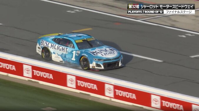 【写真・画像】ピットレーンで「速すぎた！」 痛恨の“速度違反”に感情剥き出し…ドライバーがステアリングを何度も叩き「怒ってる」　1枚目