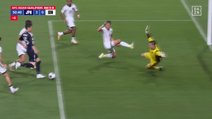 「なんじゃそりゃ」「自信満々だな」鎌田大地に海外ファン絶句！「日本の王子だ」４人翻弄の“衝撃ゴール”をクリスタル・パレス公式が紹介 4枚目