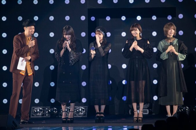 渡邉理佐の”あっかんべー”に大歓声！ 欅坂46が『TGC』ランウェイ歩く 12枚目