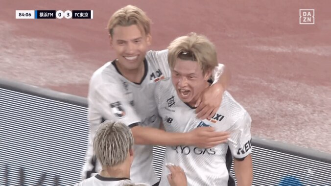 「ブラジル人かよ」絶妙トゥーキックのゴラッソに解説者＆ファンが驚愕！「なんだあのシュートタイミング」「ロマーリオしか思い浮かばない」長倉幹樹が鮮烈弾の瞬間 2枚目