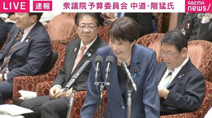 【写真・画像】委員長「内閣総理大臣、木原、あ、高市早苗さん」→高市総理が笑顔で「はい」 国会爆笑…責任ある積極財政について議論　1枚目