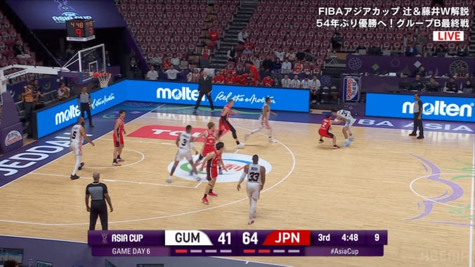 「ありえんだろ！」バスケ日本代表に“謎のテクニカルファウル”宣告→SNSが大荒れ「完全にトラベリングやんけ！」ベンチの“指摘リアクション”が問題？ 5枚目