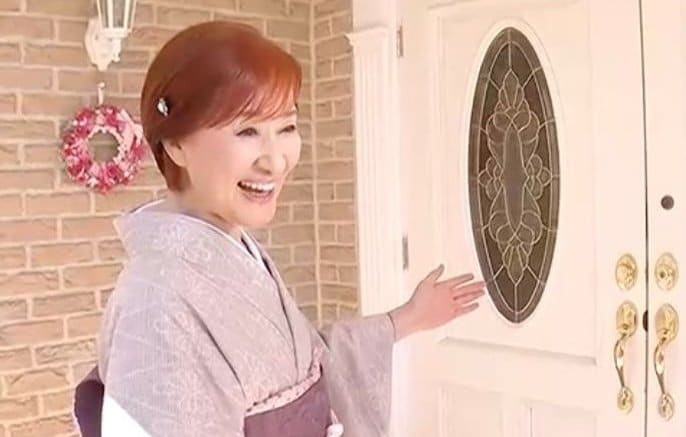 【写真・画像】“4億5千万円をキャッシュで支払い”松居一代、日本の自宅を公開「すべては財を成すためです」　1枚目