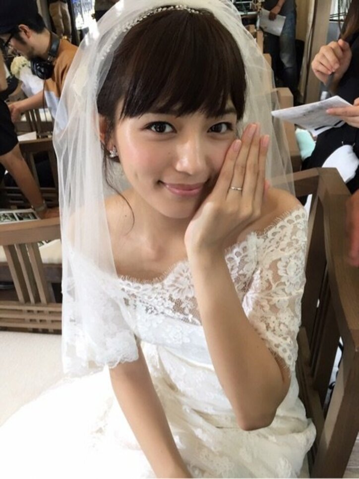 川口春奈 結婚しました 美しすぎるウエディングドレス姿が話題に 話題 Abema Times