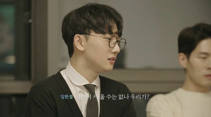 メガネ&前髪を下ろし…同居男子の突然のイメチェンに女子たちがときめき…「カッコいい」