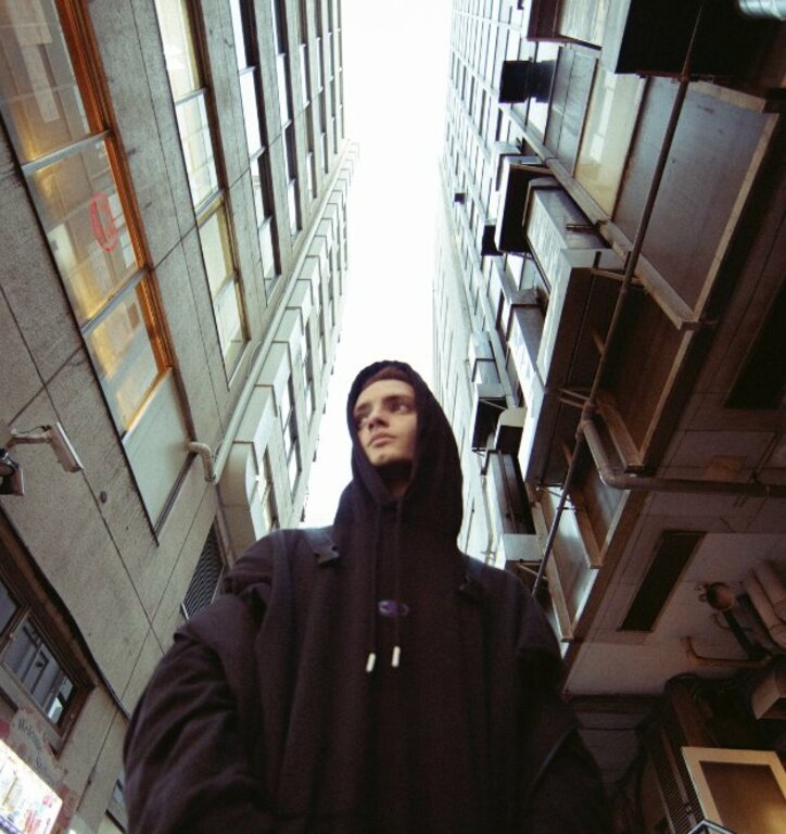 アルバム“ELFBOY”そして、前作“DOMINO”から半年。日本発のバイリンガルラッパー・Cyprus、ニューシングルリリース!