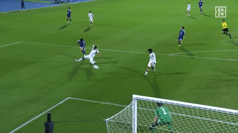 ファン騒然！日本代表10番が「別格だわ」「役者すぎました」佐藤龍之介がボール奪取→地を這うゴラッソの一部始終【U23アジアカップ】