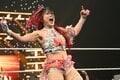 「これが全てだ」世界的人気を誇る日本人女子レスラーの“神対応”に熱狂キッズが涙、涙…感動的光景に大反響