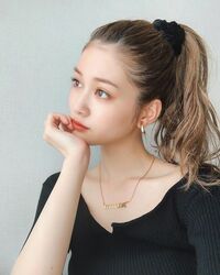 生見愛瑠、大人っぽいデコだしポニーテール姿に 「美人すぎる」「横顔綺麗すぎ」の声