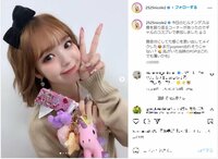 藤田ニコルのガラケーを片手にギャル風メイクショットに「ニコラのニコル！」「まだ制服いける」と絶賛