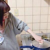「萌え死にするかとおもった...尊い...」須田亜香里、恐る恐る餃子を焼くオフ動画にファン歓喜