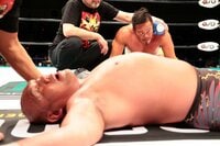 【映像】白目をむいて衝撃失神