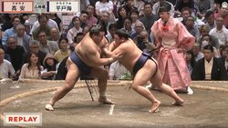 「やばっ」「存在感が別格」大相撲客席に“大物タレント”が降臨 ひと際目立つ姿に驚きの声