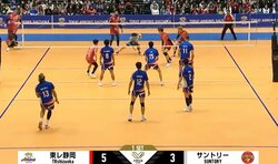 そっちに曲がるか… 男子バレー、“空手キッド”がリベロを翻弄 魔球サーブの曲がり方がすごい