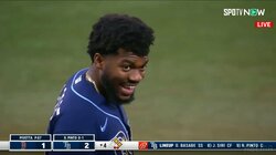 逃げ切ってやったぜ！MLBの全力ルーキーが絶体絶命の挟殺プレーから奇跡の“脱出”仲間もジャンプで大喜び