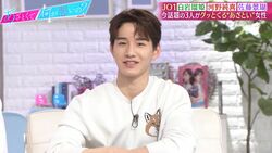 JO1佐藤景瑚、ニット越しでもわかる鍛え抜かれたムキムキの二の腕に田中みな実ら悶絶「色白いのにギャップ！」