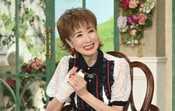 ギプス姿の小柳ルミ子、骨折した時の状況を明かす「ものすごい爆音がした」