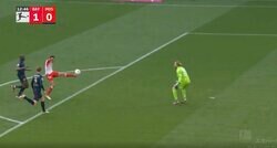 他のチームじゃ真似できない！ 3人だけで相手チームを瞬殺した“爆速カウンター”が炸裂した瞬間　高精度クロス→天才的トラップ→ラストは怪物FWの一撃