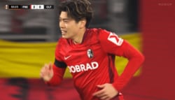 日本代表MFの“股抜きドリブル”が圧巻！スピード＆テクニックで相手2人をぶち抜いた瞬間 鈴木唯人がELで躍動