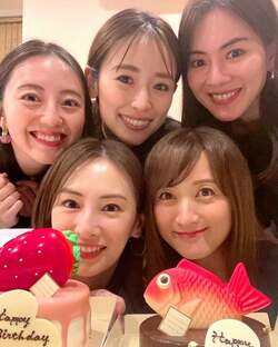  小松彩夏、自身の結婚と北川景子の誕生日を祝福した“戦士会”「スーパームーンで引き寄せられたのかな」 