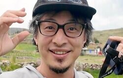 ひろゆき、Supremeコーデを披露 番組ディレクターのコスプレに挑戦「イケおじ感出てる」「しゅぷゆきw」「なんか似合うw」視聴者も注目