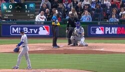 もうワケわからん！ 山本由伸に“打者が混乱”「カモられてる」 完璧投球で翻弄→思わず首を傾げる“3球三振”「これは打てん」